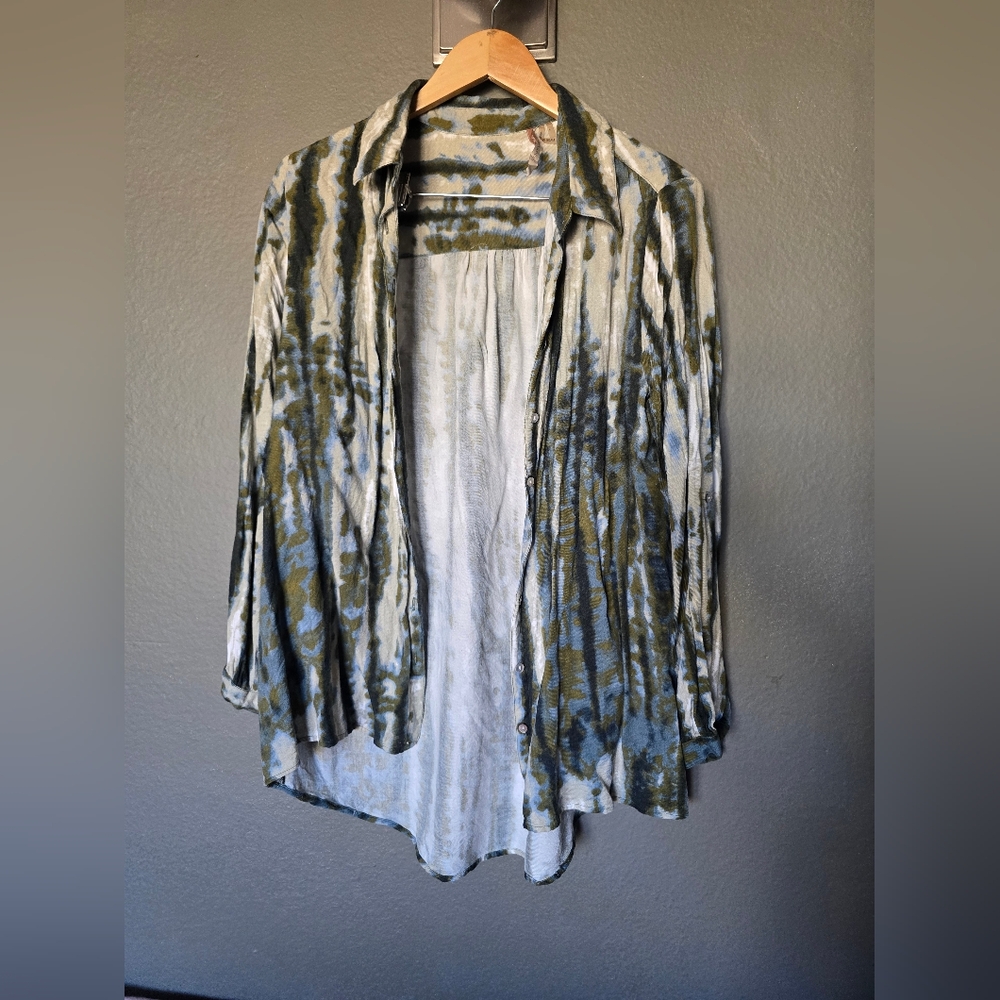 Soft Surroundings Green and White Tie-Dye Top